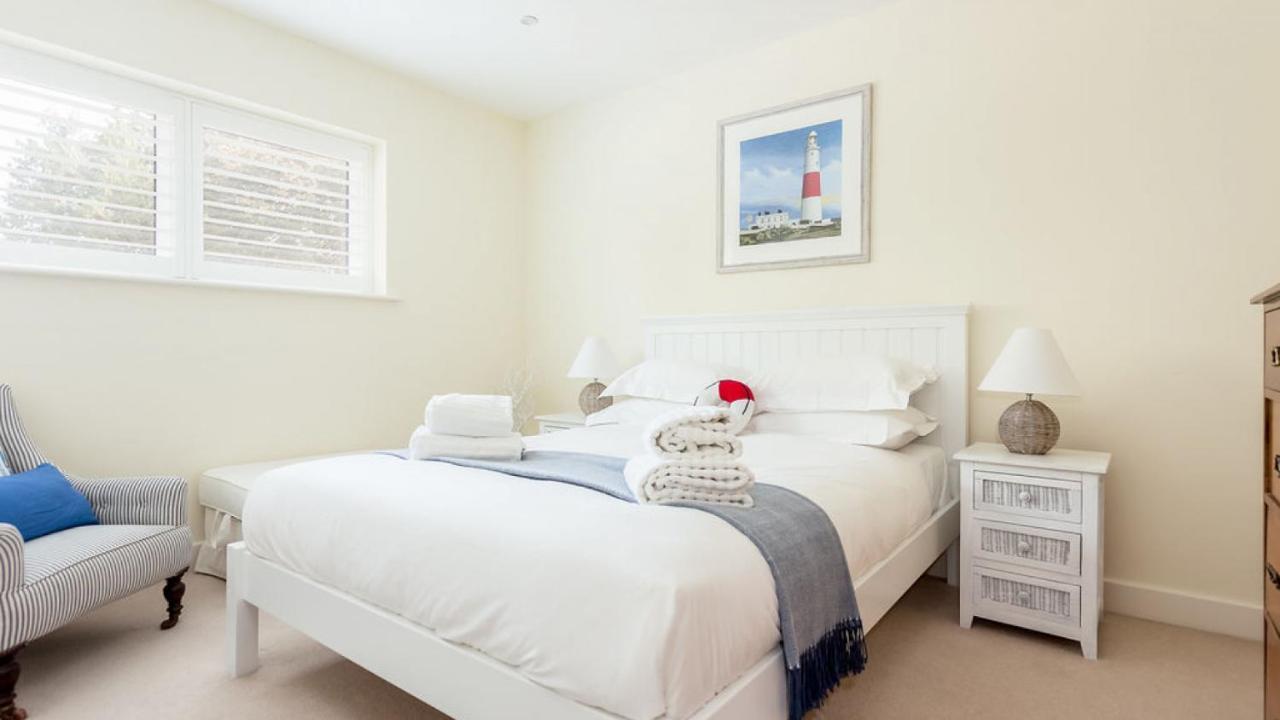Twin Palms Villa Poole Bagian luar foto