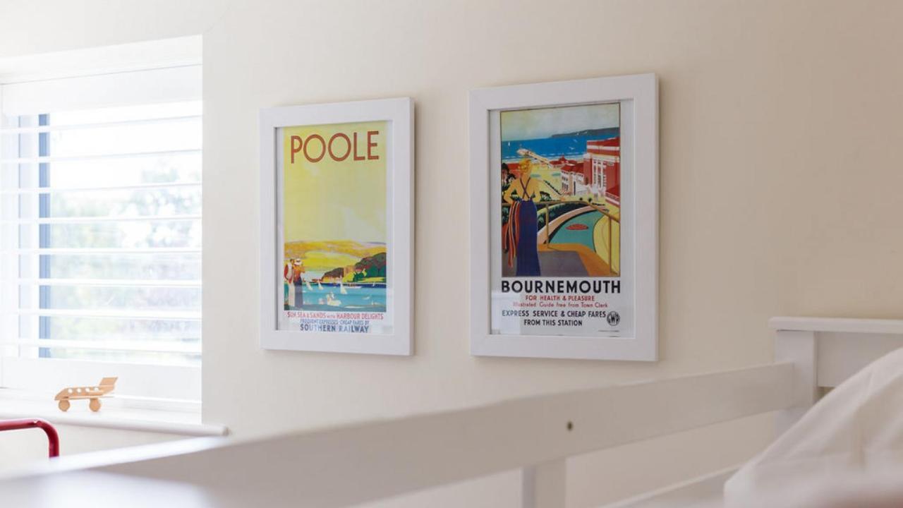 Twin Palms Villa Poole Bagian luar foto